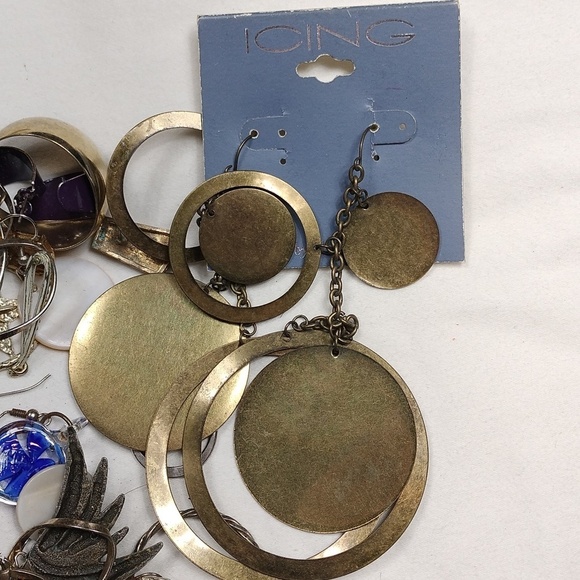 Assorted Jewelry Collection - Picture 7 of 10